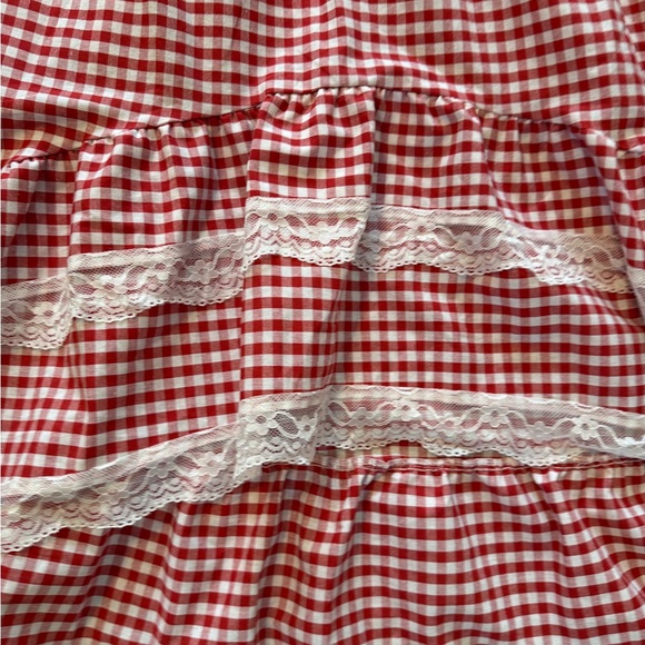 Chic Red Gingham High-Low Skirt with Lace - Picture 2 of 6